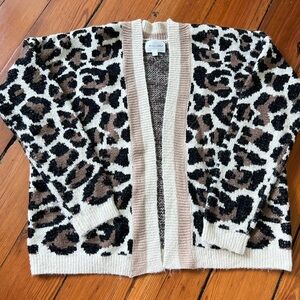 Line & Dot Leopard Print Fuzzy Cardigan Size Small​​